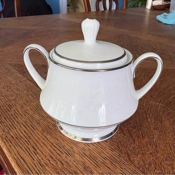 Noritake Ranier Pattern Sugar Bowl White and Platinum - Picture 1 of 5